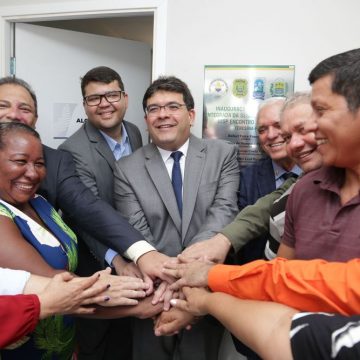 Governador inaugura unidade de segurança no Encontro dos Rios e anuncia Patrulha Cidadã nos bairros