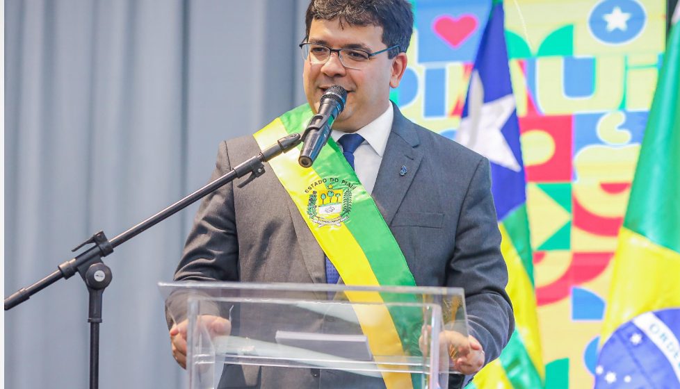 Governador entrega Medalha do Mérito da Renascença para 28 personalidades em Piracuruca