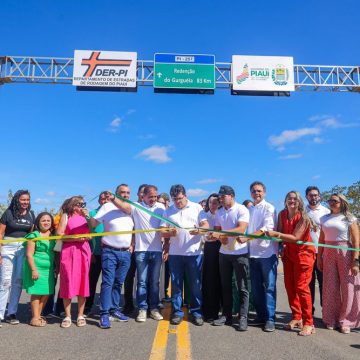 Governador entrega recuperação de 173 km de rodovias e delegacia em Curimatá