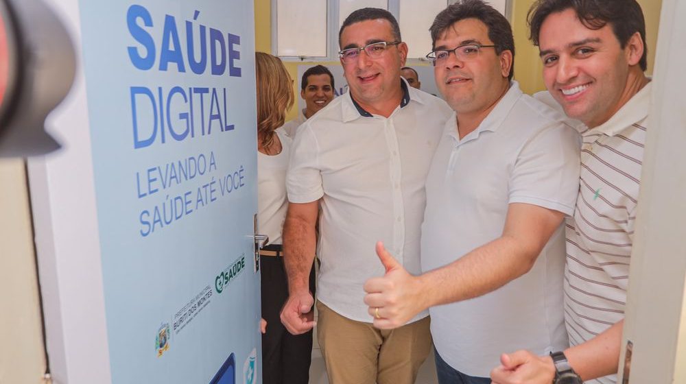Rafael Fonteles vistoria obras da PI-115 em Castelo do Piauí e implanta Saúde Digital em Buriti dos Montes