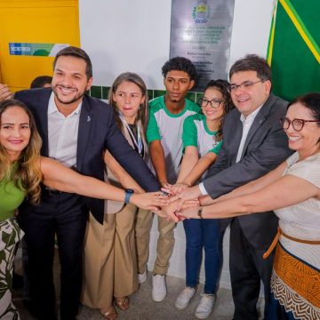 Rafael Fonteles entrega reforma do Ceti Áurea Freire, no bairro Saci, em Teresina