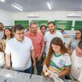 Rafael Fonteles entrega escola reformada em Wall Ferraz e vistoria obras da PI-263 em Santa Cruz do Piauí