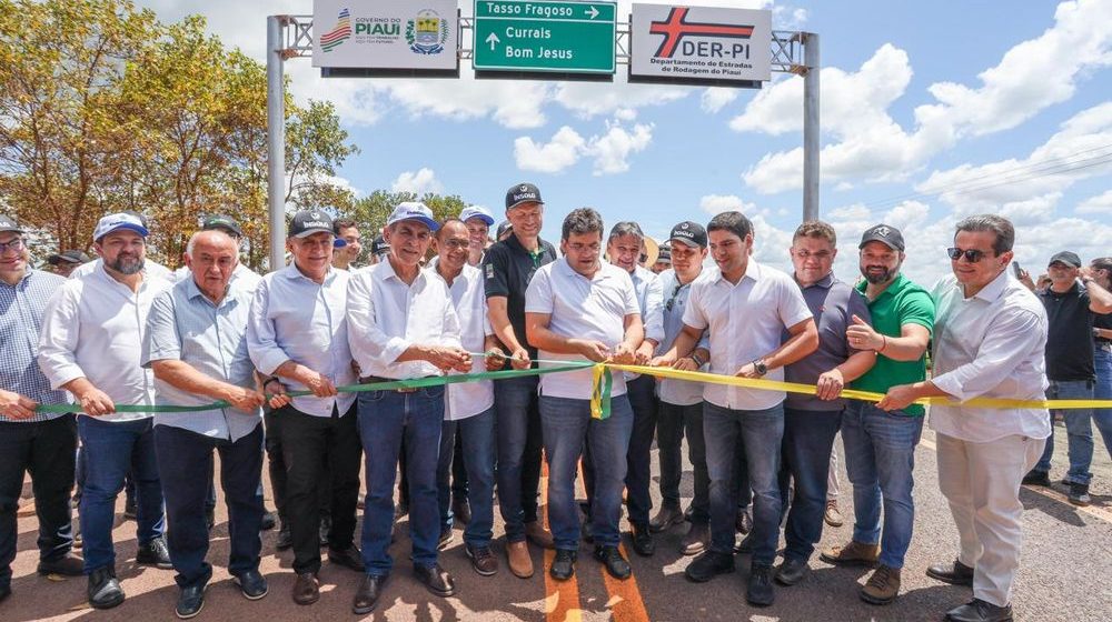 Rafael Fonteles entrega mais um trecho da Rodovia da Soja para escoamento de grãos dos Cerrados