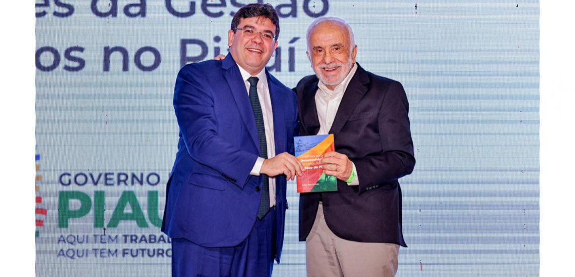 Rafael Fonteles lança livro e anuncia podcast sobre as diretrizes para o desenvolvimento do Piauí