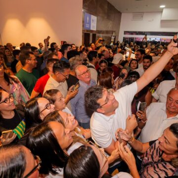 bandeira sec I Base de Rafael Fonteles destaca avanços da Educação e apresenta metas para novo plano de governo