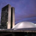 Lideranças recebem benefícios dos candidatos ao Senado, mas liberam eleitores para votar em quem quiser
